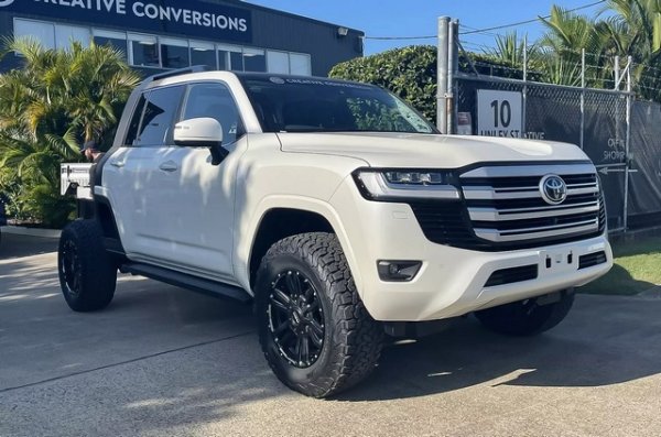 Австралийската фирма Creative Conversions разработи програма за преобразуване на Toyota Land Cruiser 300 в шаси с двуредова кабина. Налични са три модификации. Разстоянието между осите за всички е увеличено със 70 или 80 см, но разрешеното тегло (3,8 или 4,5 тона) и възможностите за теглене (3,5 или 4,2 тона) се различават.